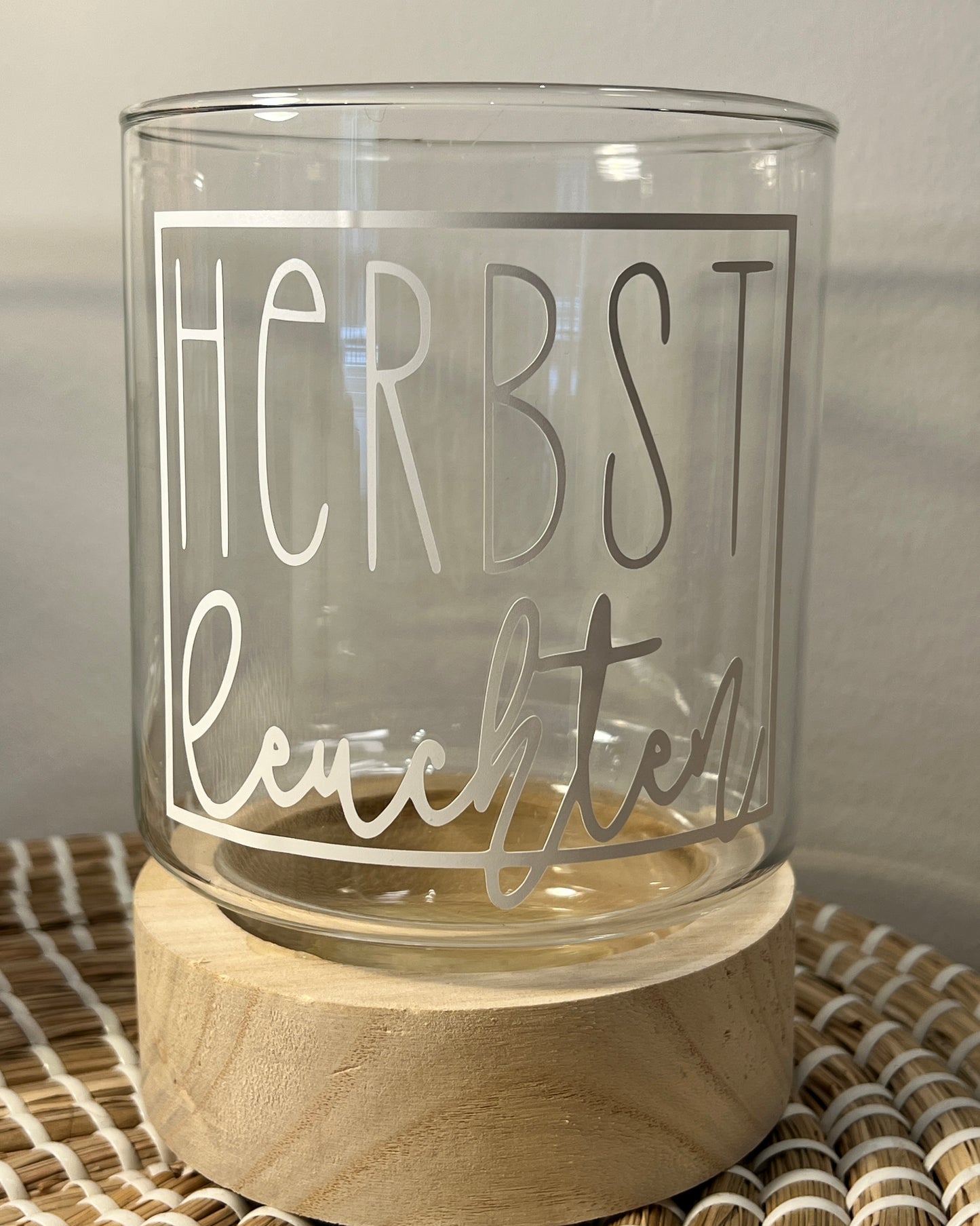 Windlicht mit Holzfuss diverse Designs