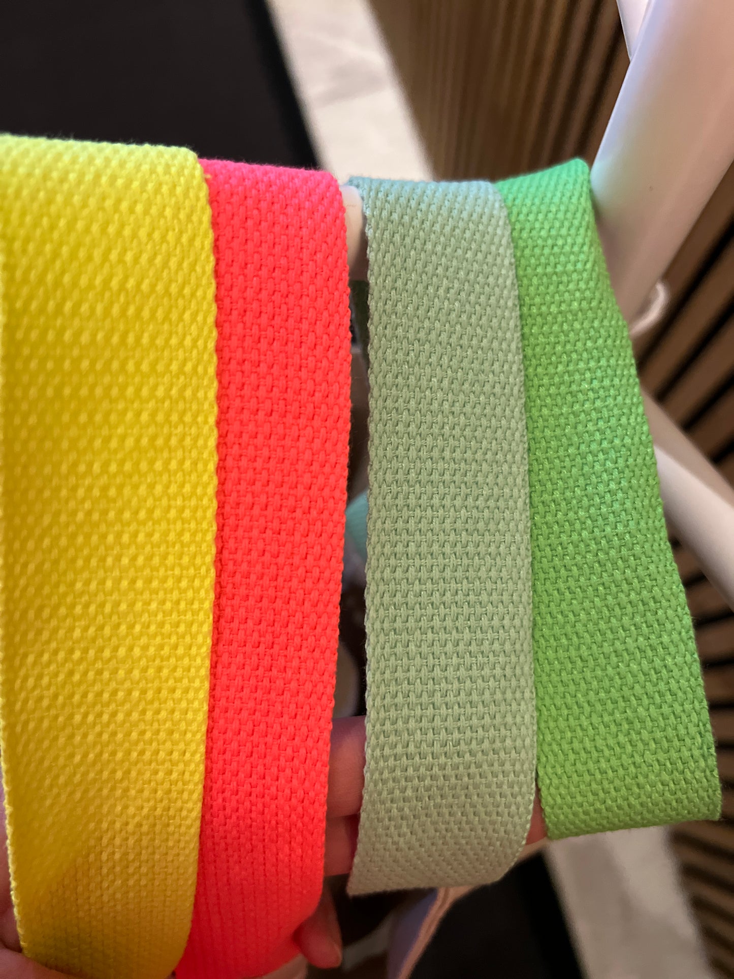 Osterkörbchen Neon - Personalisierbar